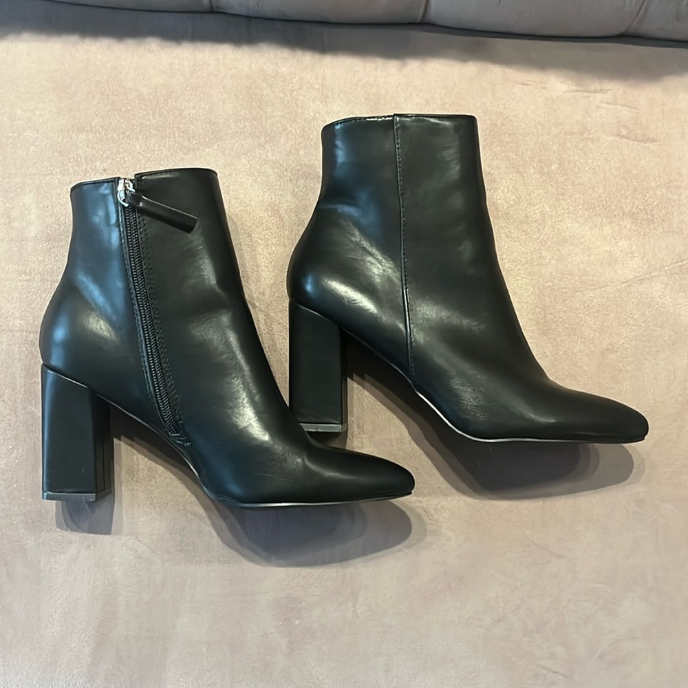 Madden Girl Size 9 Black Bootie
